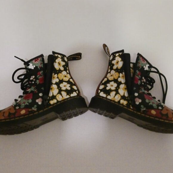 Dr. Martens Delaney Floral Teens Size 3 Canvas Combat Boots Floral - Picture 7 of 11